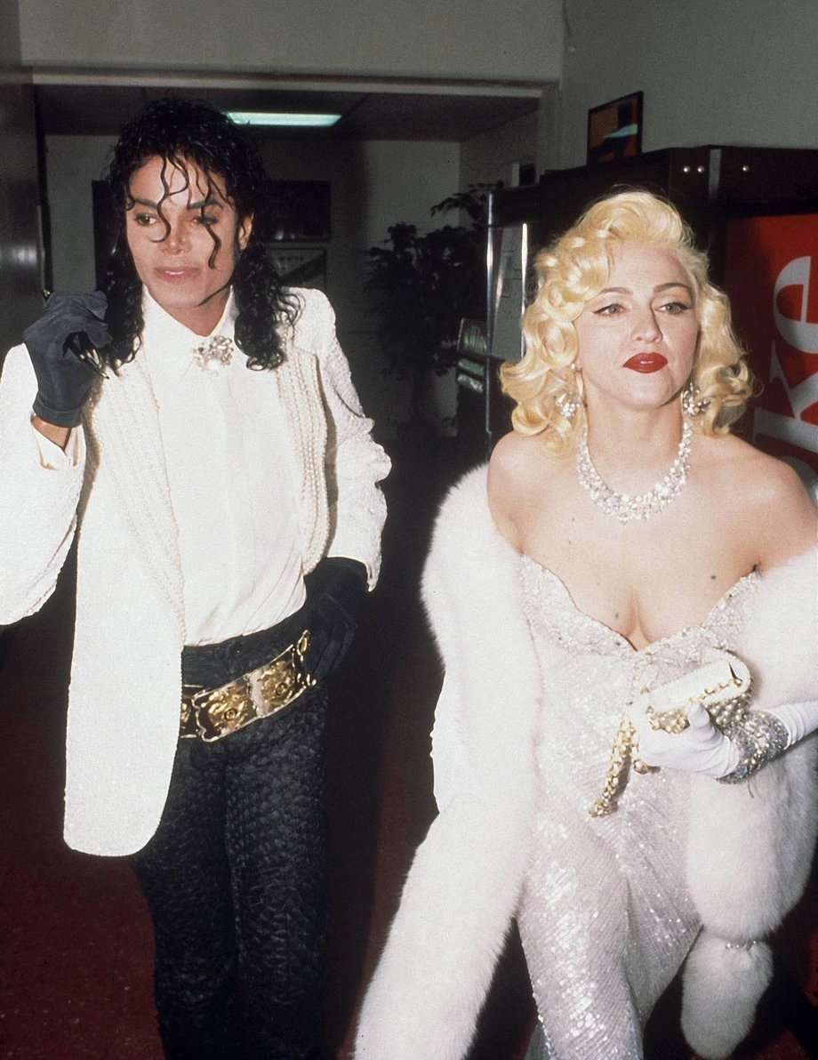 Michael Jackson, podobnie jak Madonna, wywarł duży wpływ na masową kulturę. Do dziś pozostaje jednym z najlepiej sprzedających artystów w historii.