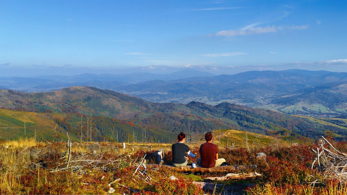 Glinne to szczyt w Beskidzie Śląskim w Paśmie Baraniej Góry. Ma on 1034 m n.p.m. i znajduje się na szlaku do Magurki Radziechowskiej i dalej Baraniej Góry.