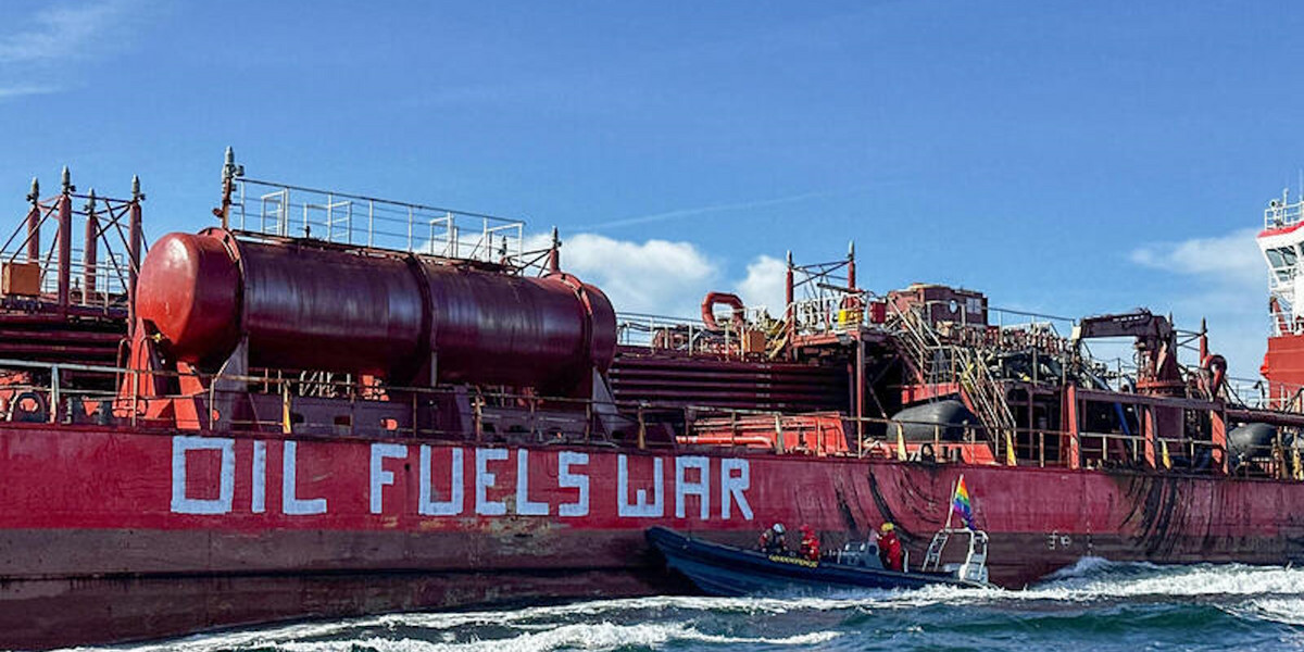 Akcja Greenpeace na burcie tankowca