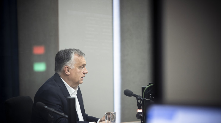 Ma reggel is rádióinterjút adott Orbán Viktor /Fotó: MTI/Fischer Zoltán