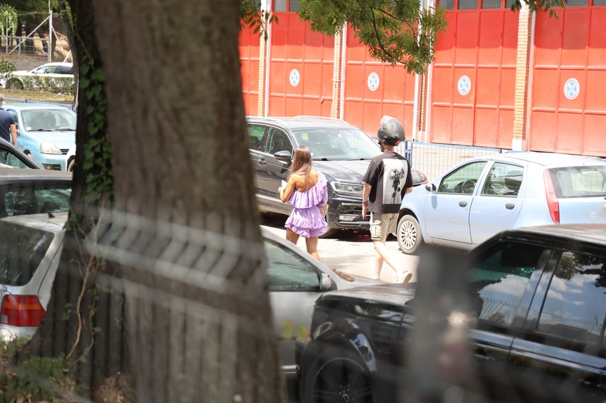Anđela Đuričić sa nepoznatim dečkom stigla u policijsku stanicu