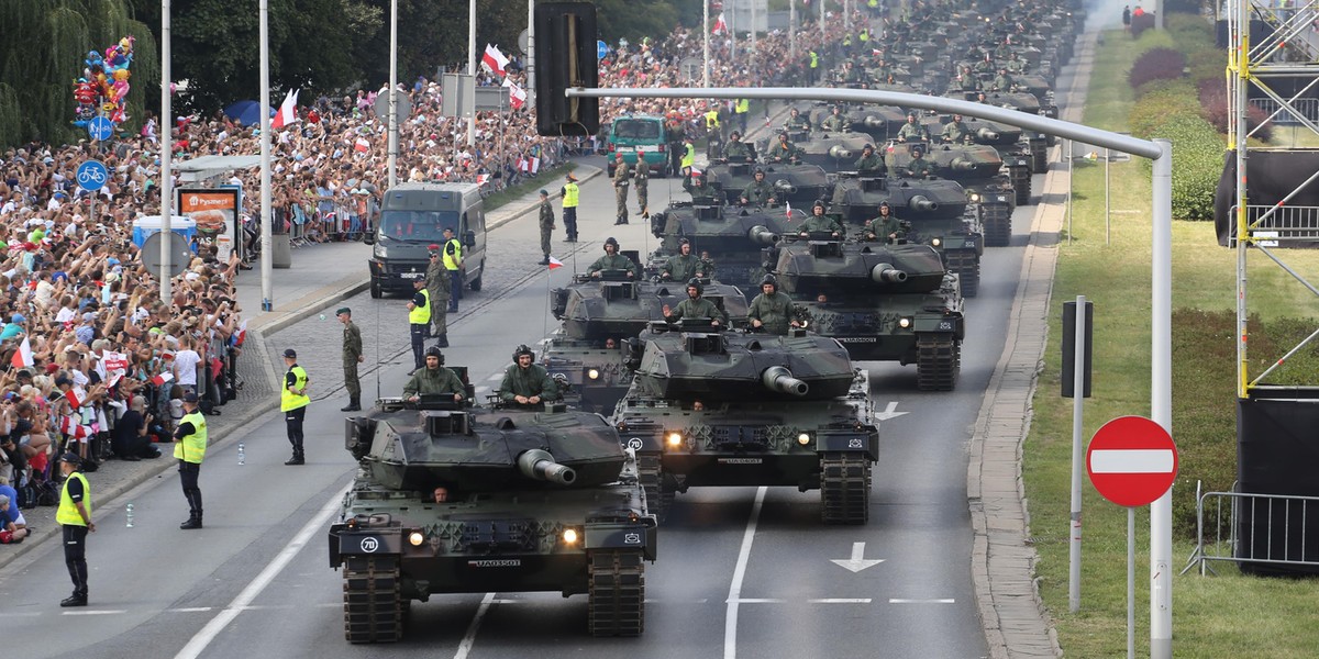 Podziwiaj nasza armię na defiladzie