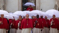 "Konklawe" - gdzie obejrzeć film o kulisach wyboru papieża. "Konklawe" to laureat Oscara