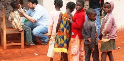 Bandaże i kredki dla Kamerunu