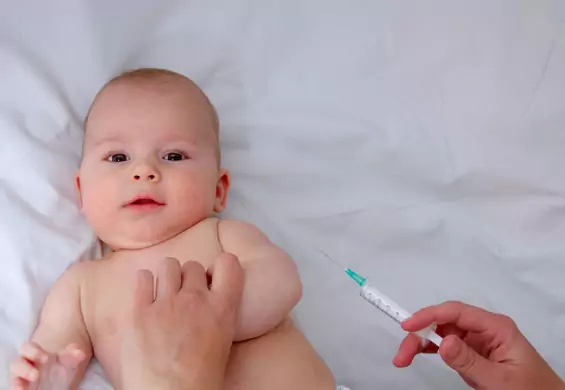 Tak wygląda aktualny harmonogram szczepień dla dzieci - kiedy i na co musimy zaszczepić malucha?