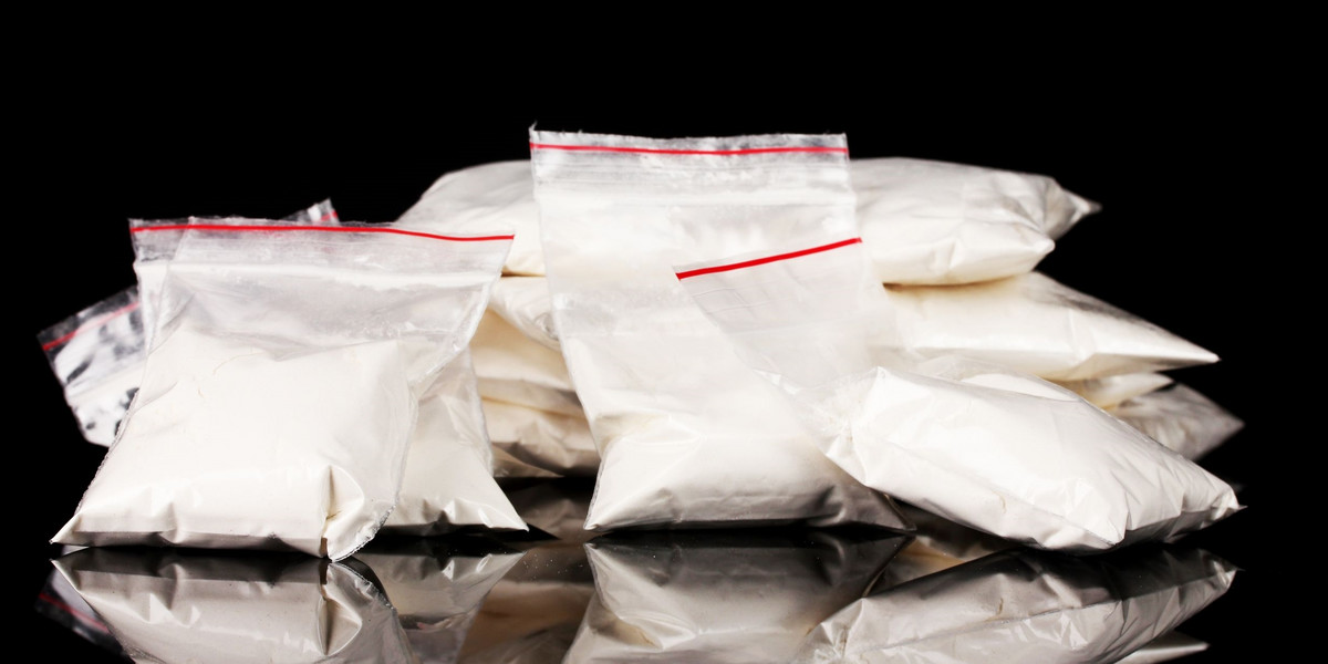 Stewardessa próbowała przemycić 30 kg kokainy w torbie podręcznej