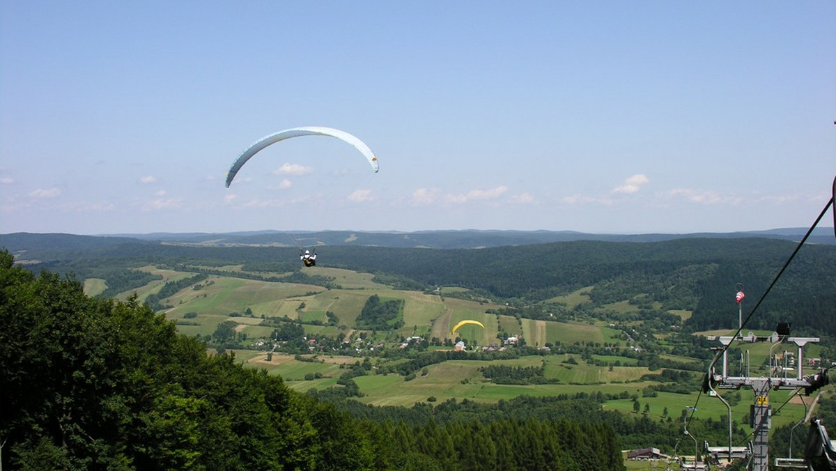 W dniach 7-8 sierpnia 2010 r. na Stacji Narciarskiej Laworta w  Ustrzykach Dolnych odbędzie się Paralotniowy Puchar Laworty 2010. Zawody te są integralną częścią zmagań rozgrywanych w ramach Polskiej Ligi Paralotniowej (PLP).