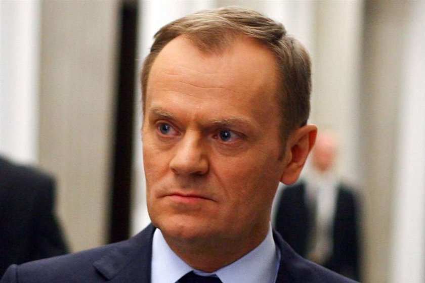 Nie ma raportu o Smoleńsku? To co czyta Tusk?