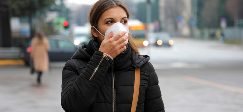 Pora pożegnać bawełniane maseczki. Co skutecznie chroni przed COVID-19 i smogiem?