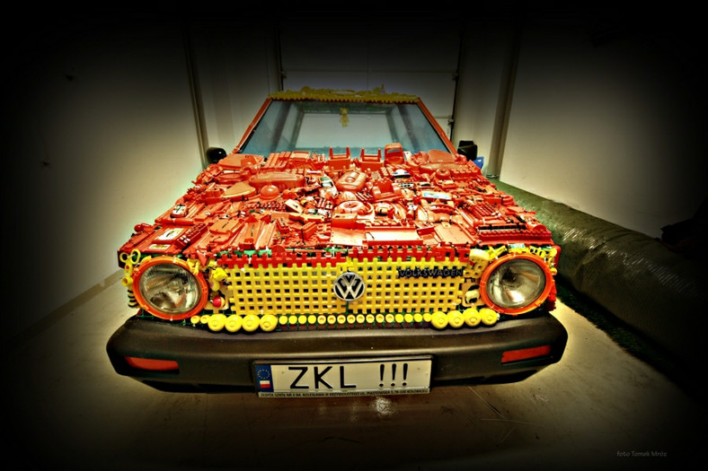 Volkswagen Golf z plastikowych zabawek