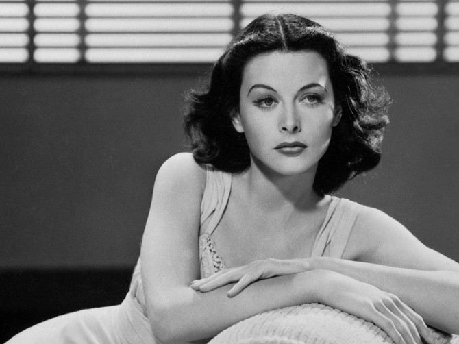 Niko nije mogao ni da zamisli da se iza lepog lica krije jedna inteligentna, inovativna osoba van svog vremena kakva je upravo bila Hedi Lamar, koja se bavila i izumima