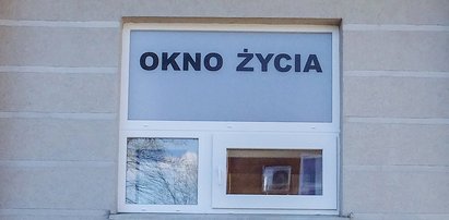 Alarm w oknie życia w Szczecinie. Wiadomo, co stanie się z dzieckiem [PULS POLSKI 24.07]