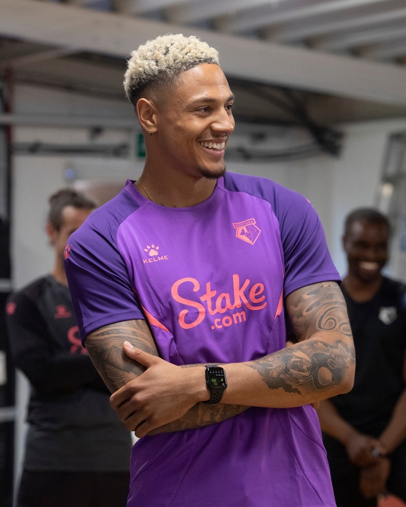 Η Madoka Okoye χαμογελά στην κατασκήνωση της Γουότφορντ