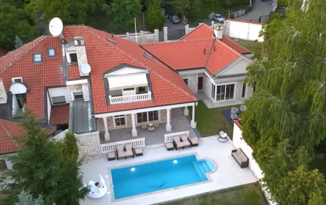 Vila Adaktarovih