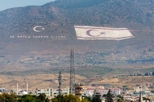 UE przyjęła pierwsze sankcje za tureckie wiercenia wokół Cypru