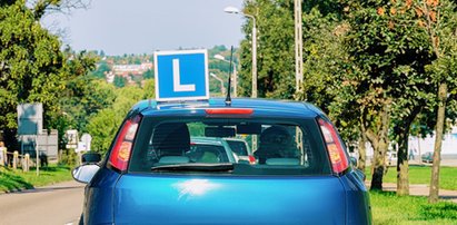 Chwile grozy po egzaminie na prawo jazdy. Ojciec zdającego zaczął dusić egzaminatora