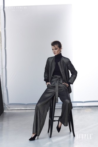 Kasia Struss w kampanii Simple CP jesień/zima 2017//2018