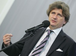 Palikot: Z PiS można walczyć tylko prawdą