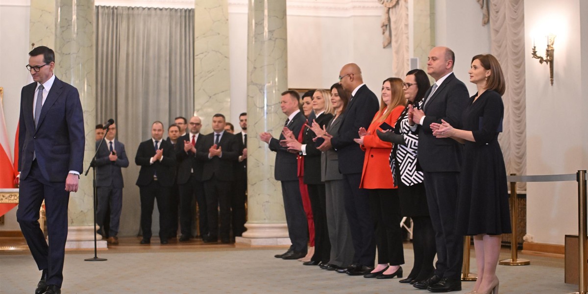 Na zaprzysiężeniu rządu zabrakło ministra cyfryzacji. Co się za tym kryje?