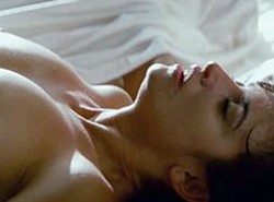 Zobacz idealne piersi Penelope Cruz