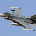 Siły Powietrzne USA zademonstrowały autonomiczne F-16. Bez pilota omijają przeszkody i strzelają do celu