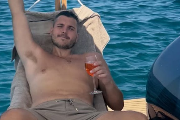 "OBRIJ SE ISPOD PAZUHA" Sin Lepe Brene odgovara na komentare: "Kad TI BUDEŠ KUPIO OVAJ PORŠE...", Viktor Živojinović ne ćuti na ovakve prozivke (FOTO)