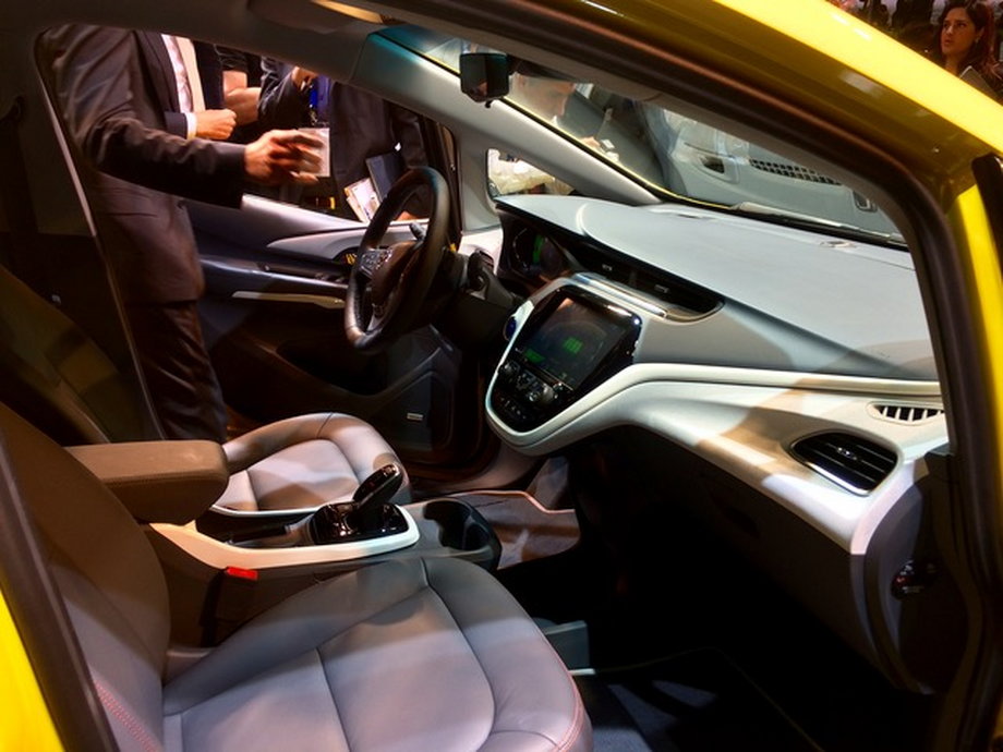 Opel Ampera-e to kolejny pojazd wpisujący się w trend "connectivity", czyli interaktywności systemów w samochodzie m.in. ze smartfonem