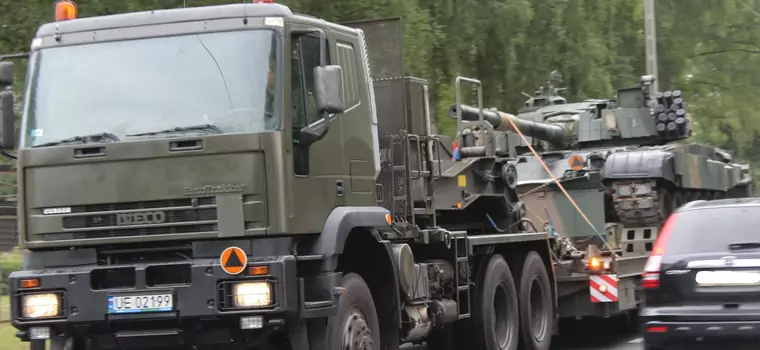 Wojskowe kolumny znów na drogach - transport ciężkiego sprzętu