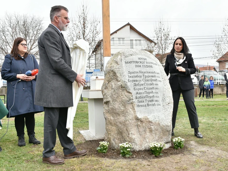 Dušica Nikolica, zamenica direktora Kancelarije za KiM kaže da je spomenik simbol podsećanja na otrgnute srpske živote