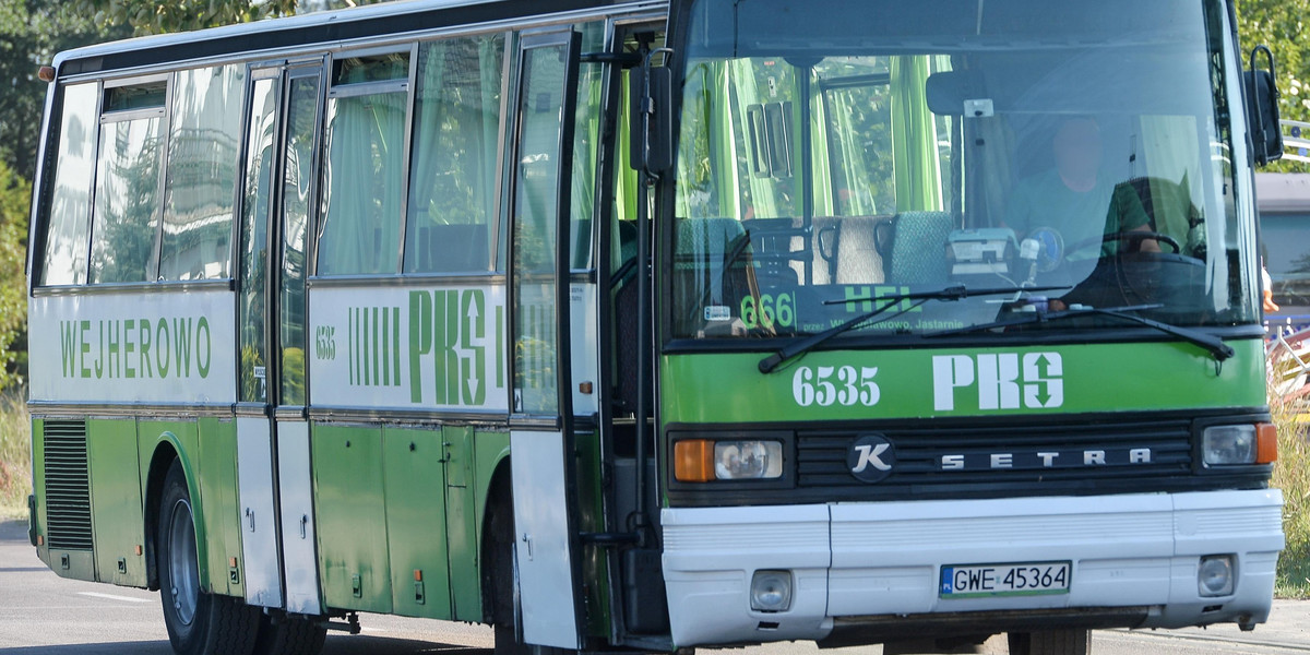 Autobus linii 666 jeździ po Helu