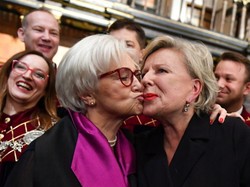 Wielke święto w Dworze Artusa: Danucie Wałęsie nadano honorowe obywatelstwo Gdańska