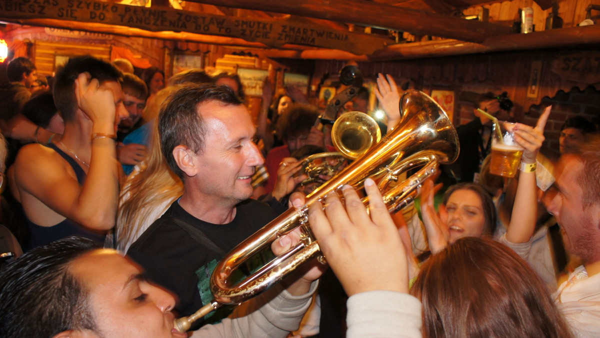 W Barcicach, małej miejscowości obok Starego Sącza, tuż nad Popradem, w dniach 28– 30 sierpnia królowały Bałkany za sprawą drugiej edycji Pannonica Folk Festival – festiwalu ognistej bałkańskiej muzyki, kulinariów i wspaniałej trzydniowej zabawy.