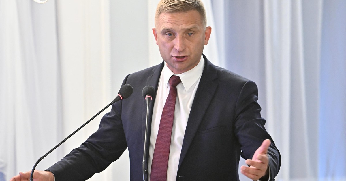 Dotarli do majątku Bąkiewicza. Stan jego konta zaskakuje, podobnie jak życie, które prowadzi