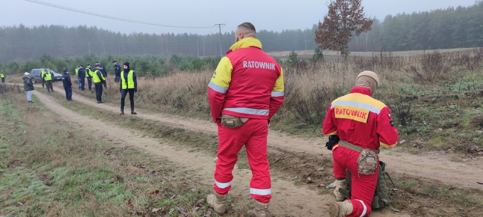 Ponad 100 osób szuka starszego mężczyzny. W piątek oddalił się od swojego domu