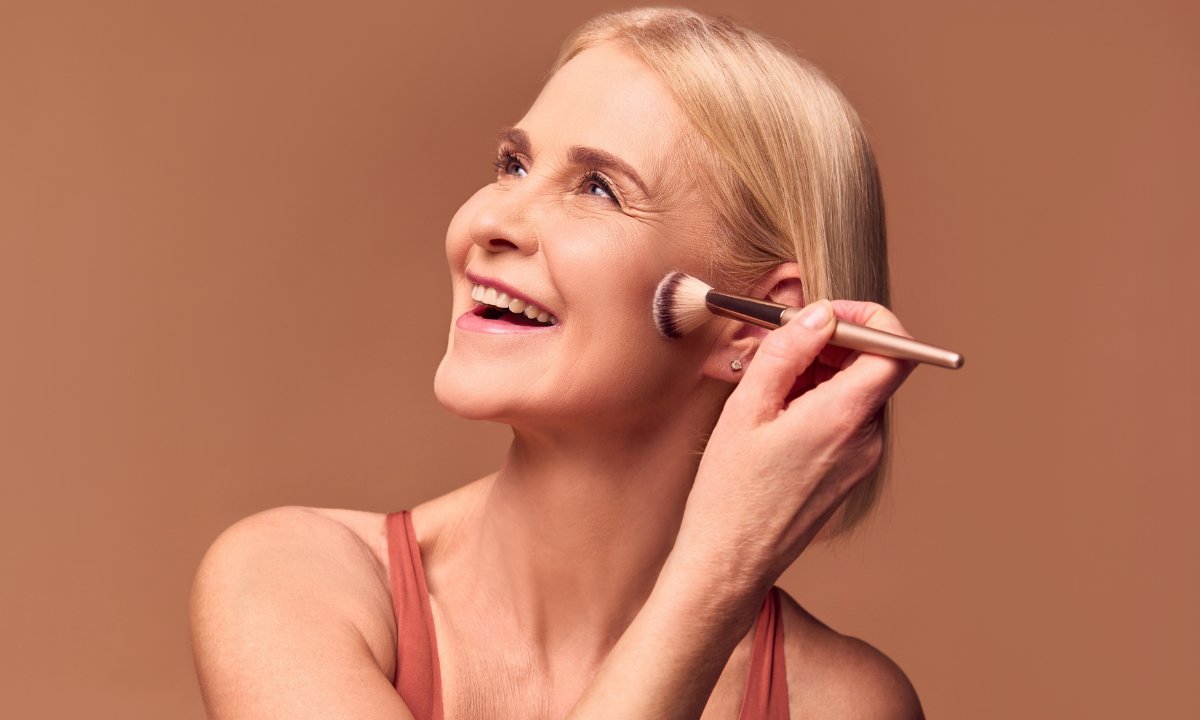 Ten podkład z jadem węża kryje i pielęgnuje! Nie wchodzi w zmarszczki i nie roluje się