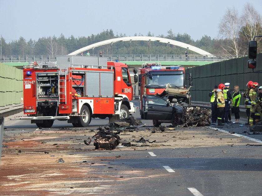 Groźny wypadek na Podlasiu. TIR zderzył się z osobówką