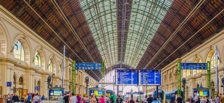 Zamknięty dworzec w Budapeszcie, napięta sytuacja w Austrii