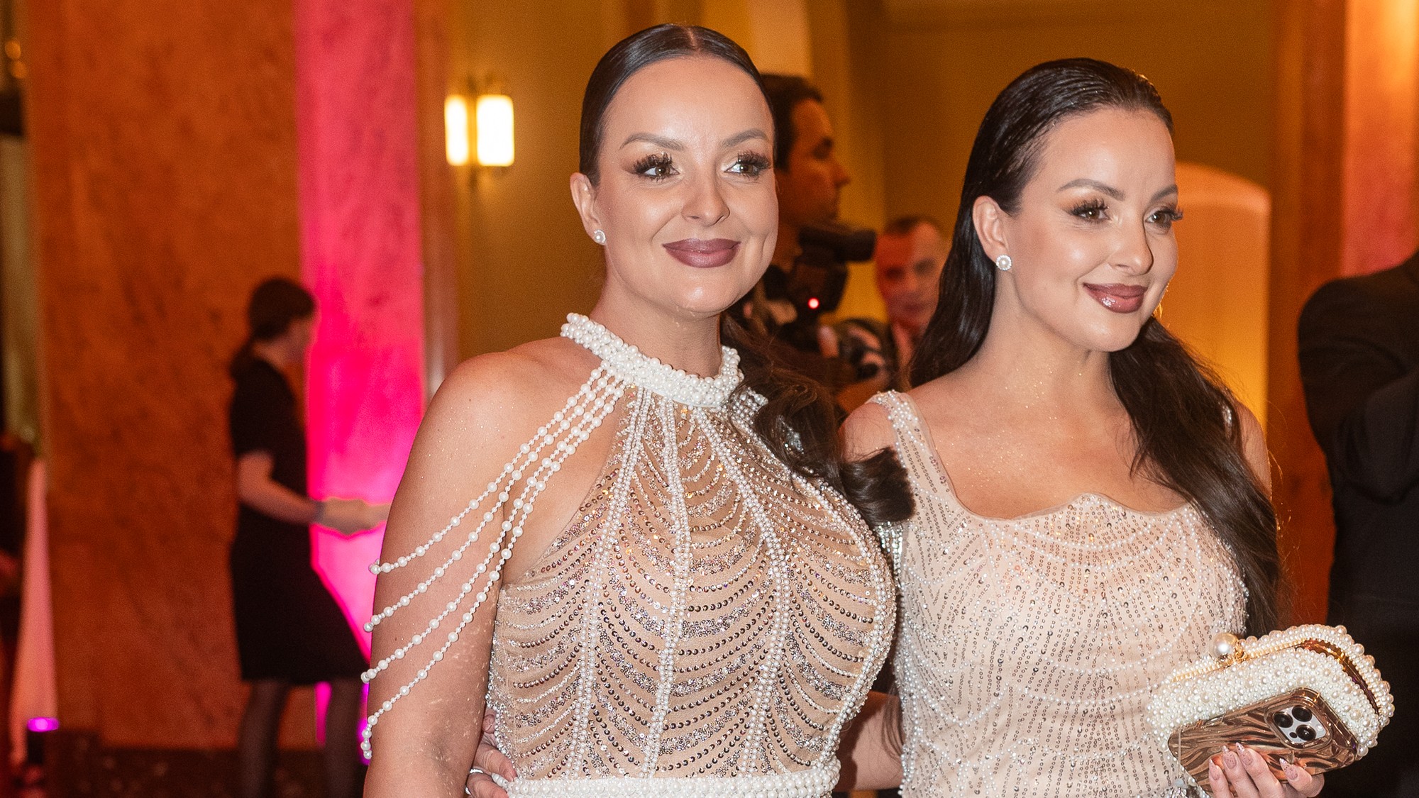 Twiinsky, sestry Veronika Nízlová a Daniela Nízlová, 12. ročník Česko-Slovenského plesu v Prahe v Obecnom dome, 7.2.2026