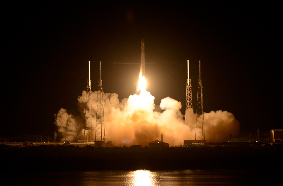 Start prywatnego statku kosmicznego