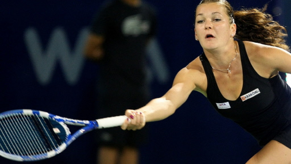 Agnieszka Radwańska i Słowaczka Daniela Hantuchova wygrały z Shahar Peer z Izraela i Chinką Shuai Peng 7:6 (3), 6:3 w pierwszej rundzie debla w turnieju WTA Tour na twardych kortach w Indian Wells (z pulą nagród 4,5 mln dol.). Polska tenisistka startuje też w singlu.