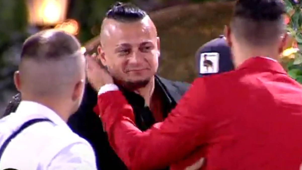 "IMA ŽELUDAC DA PROGUTA DEDU OD 70 GODINA" TERZI "PALA KLAPNA" nakon što ga je Sofija mesecima LAGALA, obrušio se pred svima: "KO TI JE PLATIO ZUBE"?!