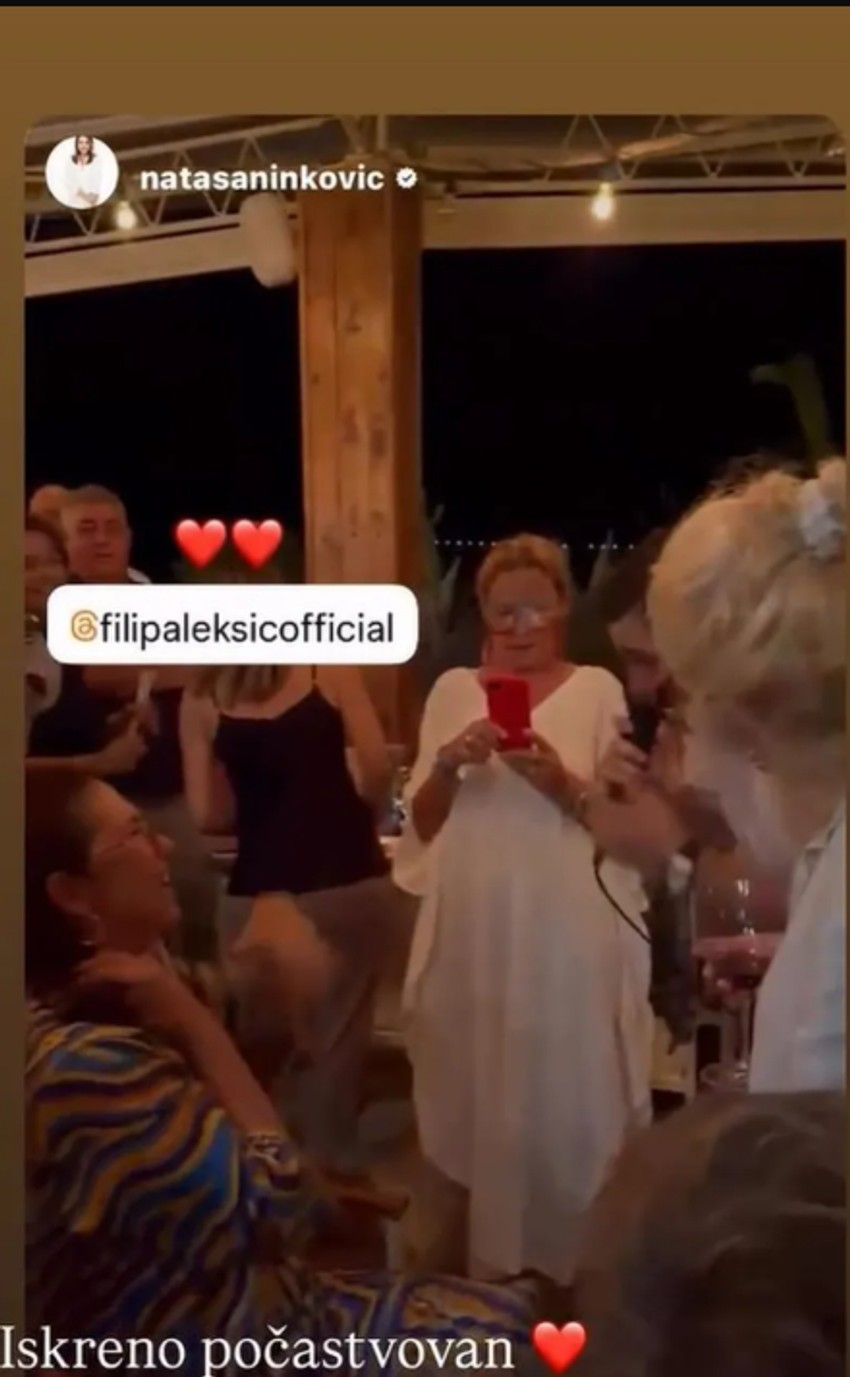 Nataša Ninković u kafani 