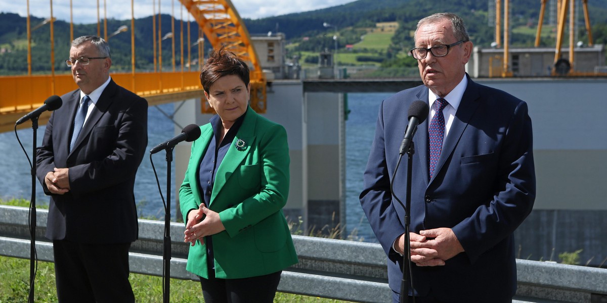 Szydło chwali się zakończoną inwestycją. Wójt: "to ciągle plac budowy"