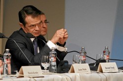 Drogie zegarki, ekskluzywne kluby... Nowak pod lupą dziennikarzy