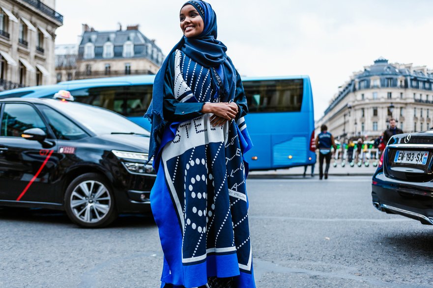 Halima Aden podczas paryskiego tygodnia mody