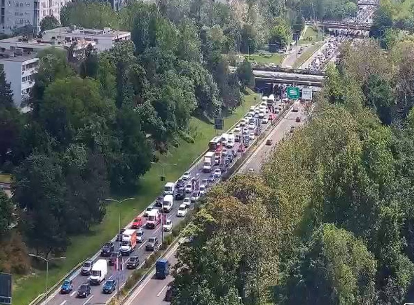 Gužva na moto-putu (nekadašnji auto-put) kroz Beograd