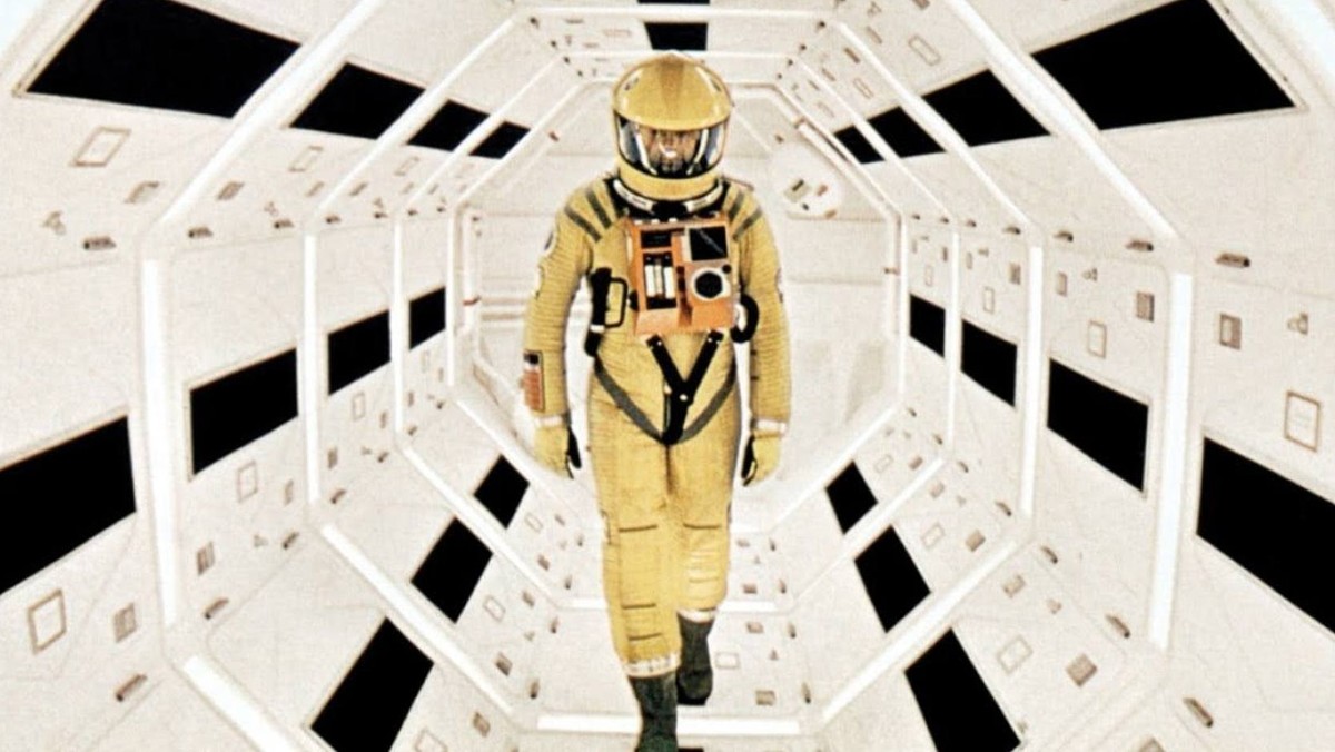 "2001: Odyseja kosmiczna" ("2001: A Space Odyssey"), reżyseria: Stanley Kubrick. Obsada: Keir Dullea, Gary Lockwood, William Sylvester, Daniel Richter, Leonard Rossiter, Margaret Tyzack. Wielka Brytania/USA 1968.