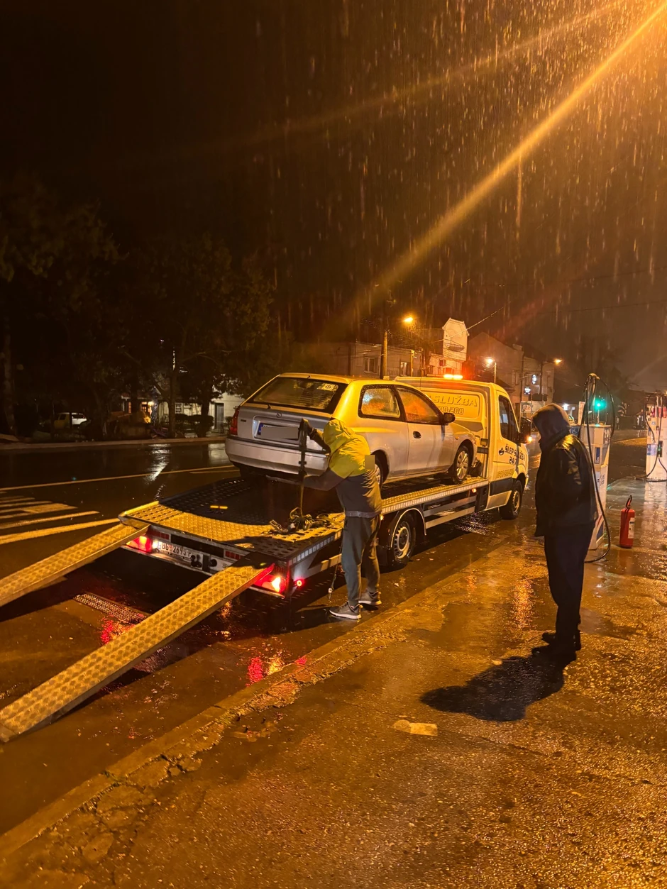 Mladiću iz Beograd otkazali brisači na auto-putu tokom pljuska