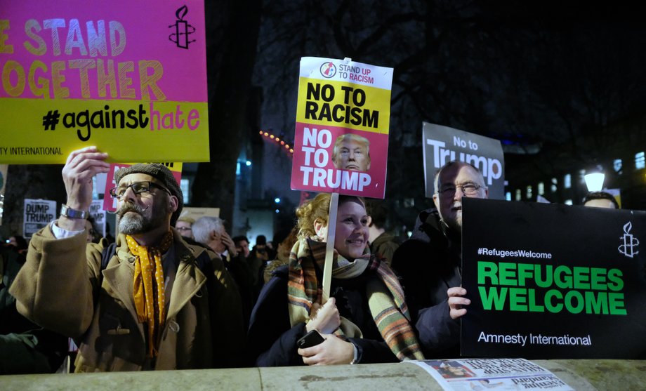 Protest mieszkańców Londynu przed siedzibą premier Wielkiej Brytanii