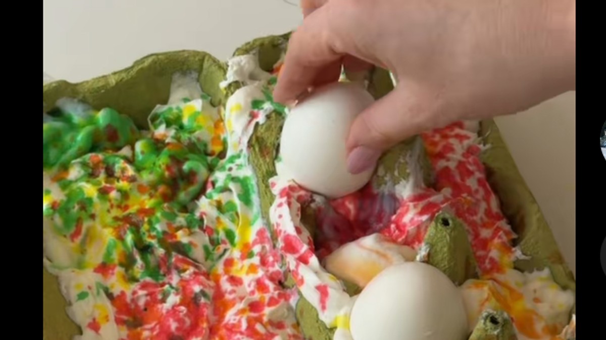 Viralni trendovi farbanja jaja za Uskrs: TikTok metoda sa šlagom koja oduševljava domaćice
